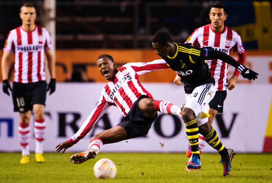 Georginio Wijnaldum, PSV, stoppas av Moro Ibrahim, AIK