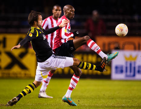 Helgi Danielsson, AIK, och Atiba Hutchinson, PSV