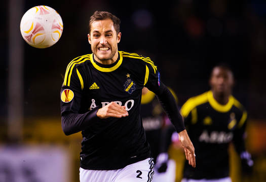 Nicklas Backman, AIK, jagar bollen