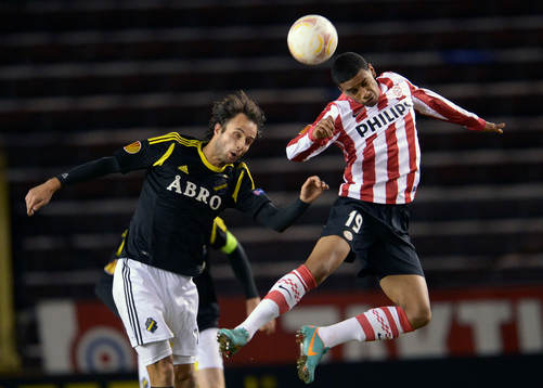Helgi Danielsson, AIK och Jurgen Locadis, PSV
