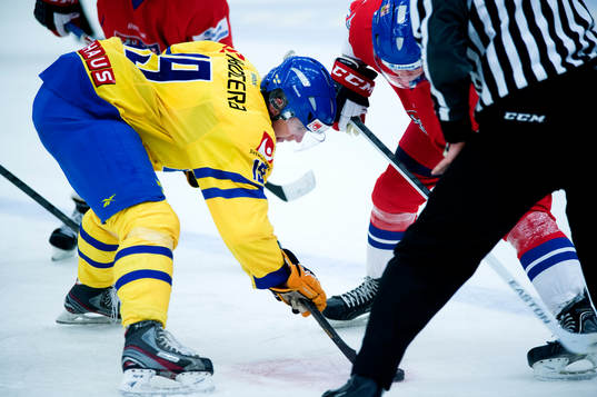 Elias Lindholm