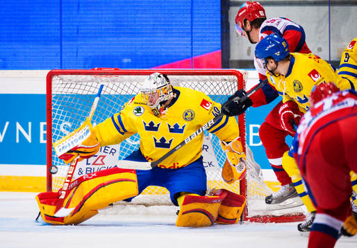 Nikolai Zherdev, Ryssland, är framme och oroar när Johan
