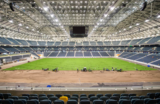 Gräset rullas ut på Sverige nya Nationalarena