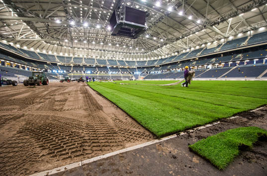 Gräset rullas ut på Sverige nya Nationalarena