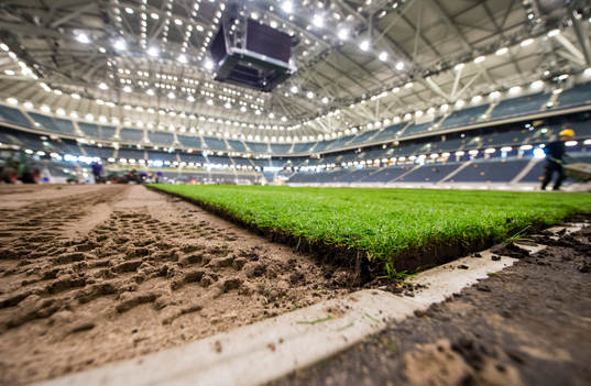 Gräset rullas ut på Sverige nya Nationalarena