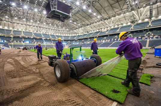 Gräset rullas ut på Sverige nya Nationalarena