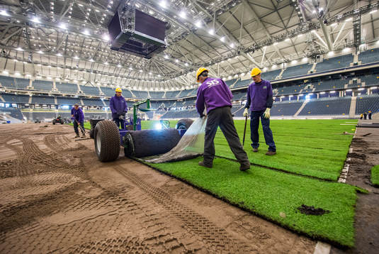 Gräset rullas ut på Sverige nya Nationalarena