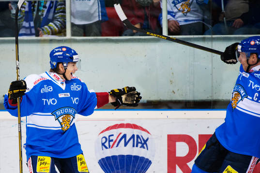 Sakari Salminen och Mikko Koivu, Finland, jublar