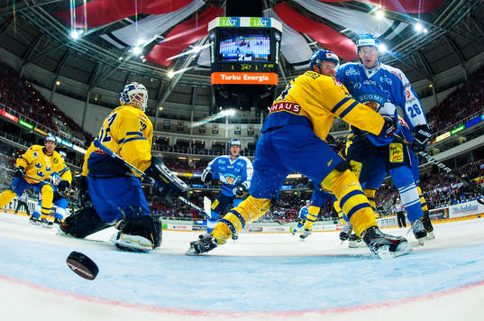 Bläddra bland fler bilder av Ishockey, Karjala Tournament, Finland - Sverige