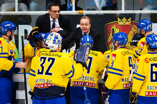Pär Mårts, förbundskapten, Sverige, manar på spelarna