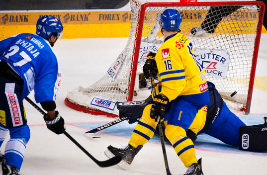 Juka-Pekka Haataja, Finland, gör 3-1