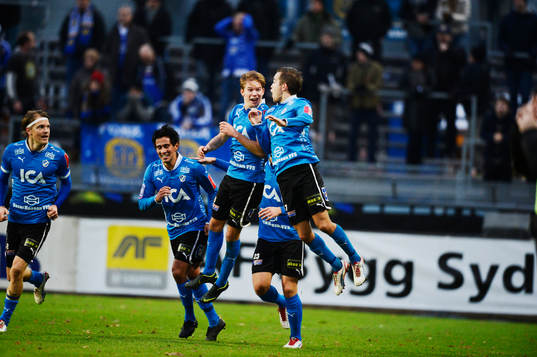 Kristinn Steindorsson och Mikael Boman, Halmstad, jublar