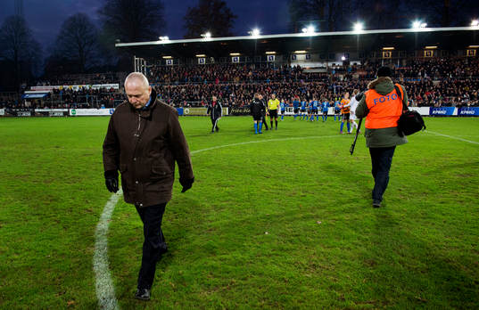 Sören Åkeby, tränare GIF Sundsvall vandrar bedrövad av