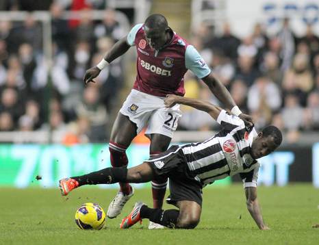 Football - Newcastle United v West Ham United - Barclays
