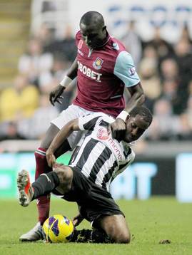 Football - Newcastle United v West Ham United - Barclays