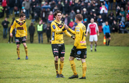 Lasse Nilsson, gratulerar Simon Hedlund, Elfsborg