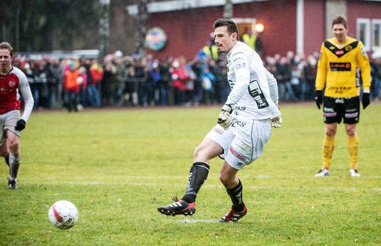 Kevin Stuhr Ellegaard, målvakt, Elfsborg, lägger straff