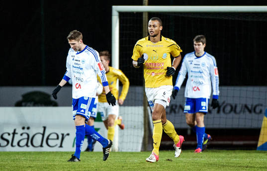 Salif Camara Jönsson, Lund, joggar tillbaka till egen
