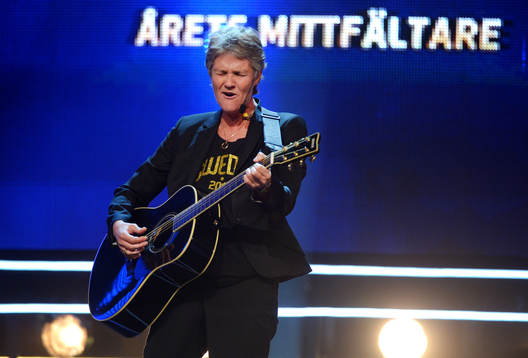 Pia Sunhage, förbundskapten gör succé med ett gitarr och