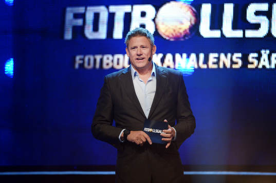 Peter Schmeichel delar ut fotbollskanalens specialpris till