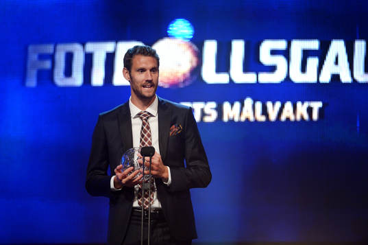Andreas Isaksson får pris som årets målvakt