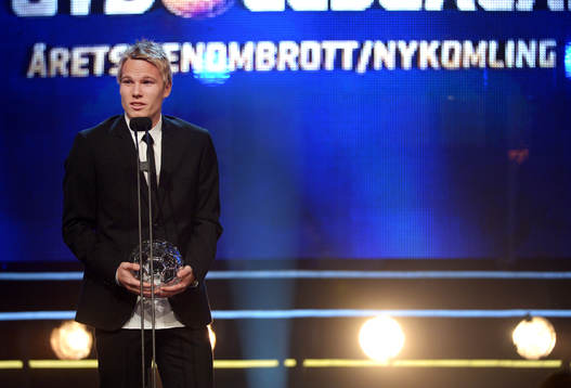 Oscar Lewicki får pris som årets nykomling