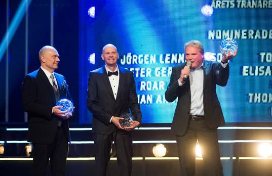 Årets Tränare. Jörgen Lennartsson lyfter bollen