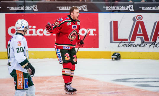Fabian Brunnström, Frölunda, blir upprör på domaren