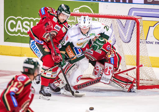 Anton Axelsson, Frölunda, brottas med Max Görtz,