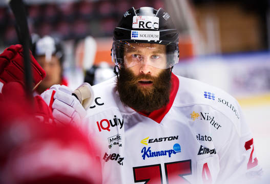 Emil Kåberg, Örebro, gratuleras