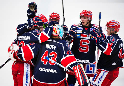 Jubel bland Södertälje-spelare