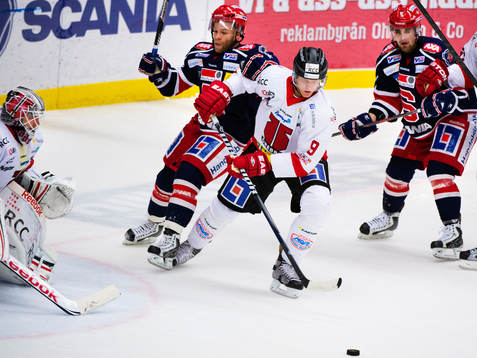 Carl Gunnarsson, Örebro, håller undan Robert Carlsson,