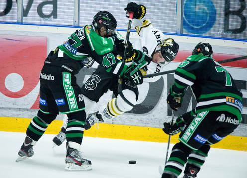 Alexander Bonsaksen, Rögle, trycker till en AIK-are