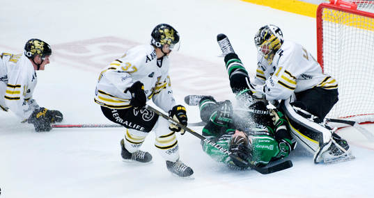 Micke Iggulden, Rögle kasar in mot Daniel Larsson, AIK