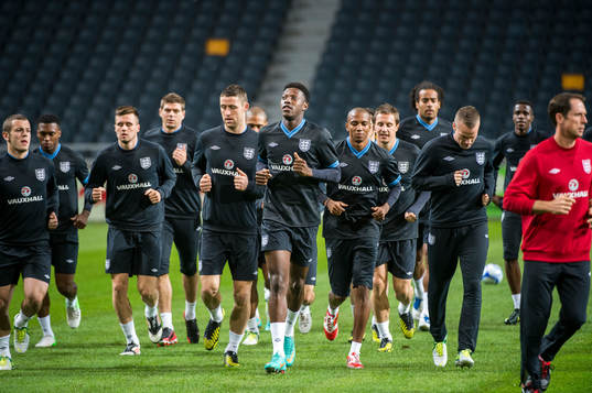 England tränar på Friends Arena. Uppvärmning med Danny