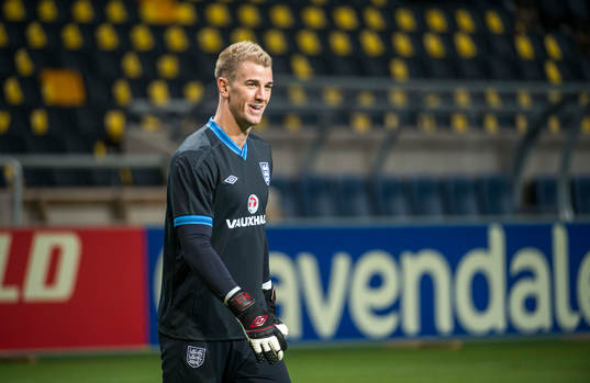 England tränar på Friends Arena. Joe Hart, målvakt