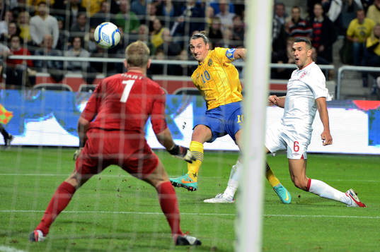 Zlatan Ibrahimovic, Sverige, testar skott, Steven Caulker,