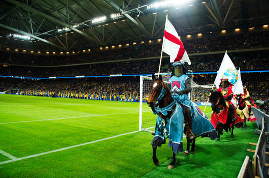 Gotländska riddare red in på plan innan matchstart
