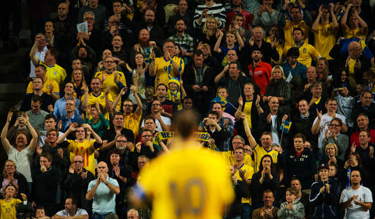 Den svenska publiken applåderar Zlatan Ibrahimovic, Sverige
