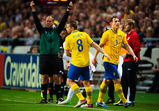 Anders Svensson byter av Kim Källström, Sverige