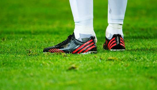 Steven Gerrard, England, har texten "Sweden vs England"