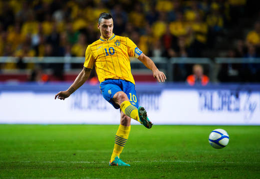 Zlatan Ibrahimovic, Sverige, passar bollen