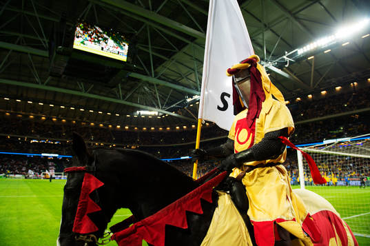 Gotländska riddare red in på plan innan matchstart