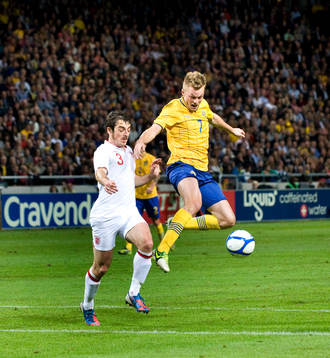 Sebastian Larsson, Sverige och Leighton Baines, England