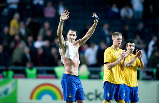 Zlatan Ibrahimovic tackar publiken, Pontus Jansson och