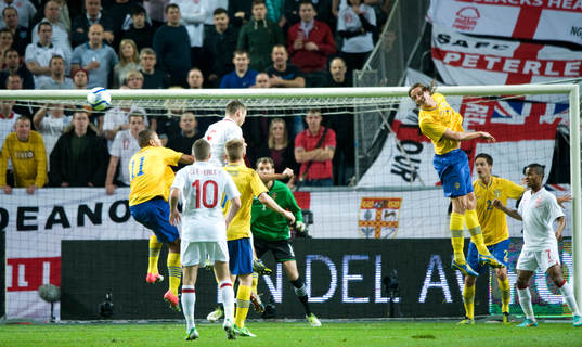 Inlägg, Jonas Olsson, Sverige, nickar undan