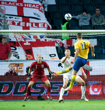 Mathias Ranegie, Sverige, nickar mot Joe Hart, England