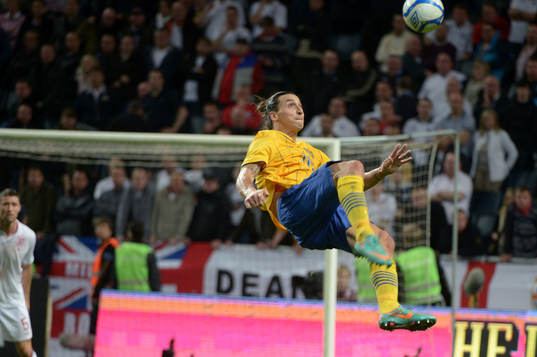 Zlatan Ibrahimovic, Sverige, gör 4-2 med en cykelspark