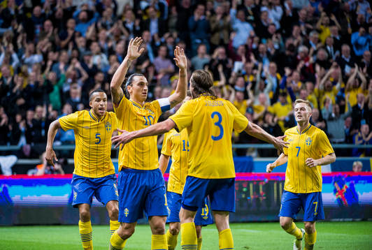 Zlatan Ibrahimovic gör det första målet någonsin, 1-0,