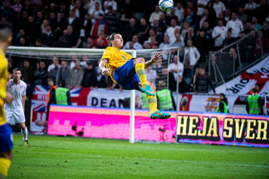 Zlatan Ibrahimovic gör sin otroliga cykelspark som blir 4-2